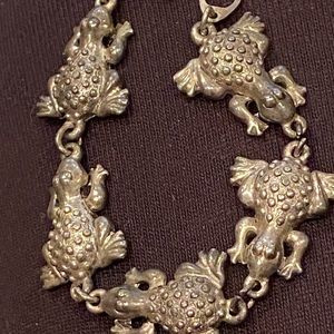 Cute vintage silver plated frog bracelet